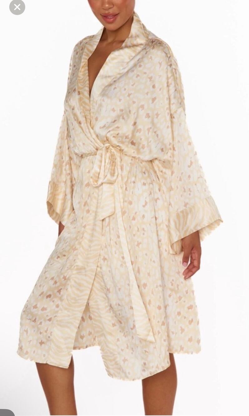 Show Me Your Mumu Harlow Silkey Robe Animal Print Cheetah Zebra Cream & Tan O/S - Picture 1 of 16